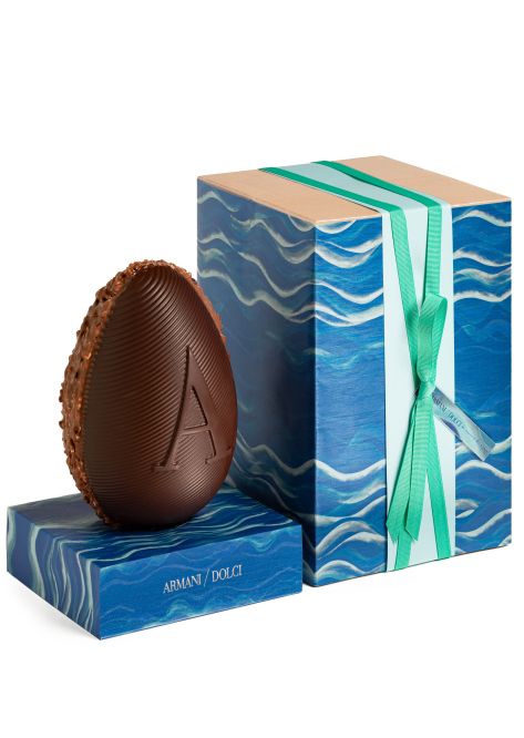 Spring egg 410g - 63% dark chocolate on the front and milk with chopped almonds on the back